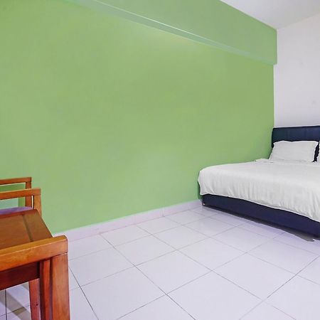 Hotel Night Queen Salak Tinggi Sepang Extérieur photo