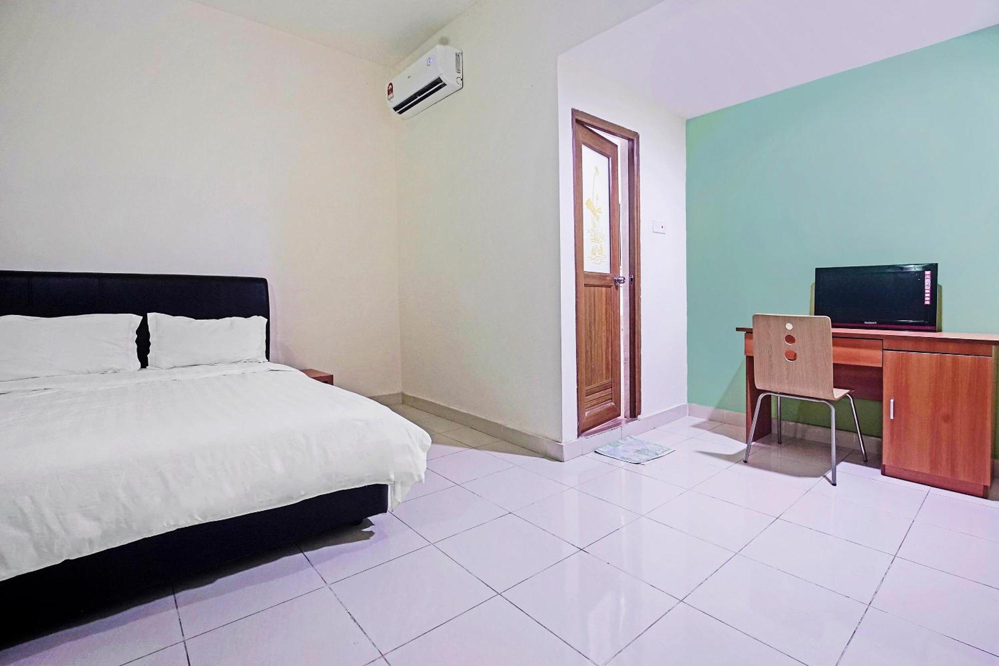 Hotel Night Queen Salak Tinggi Sepang Extérieur photo