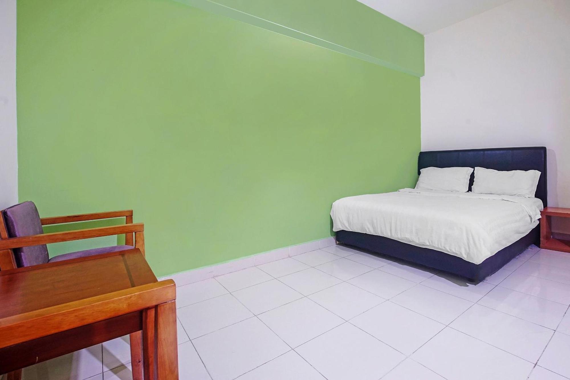Hotel Night Queen Salak Tinggi Sepang Extérieur photo
