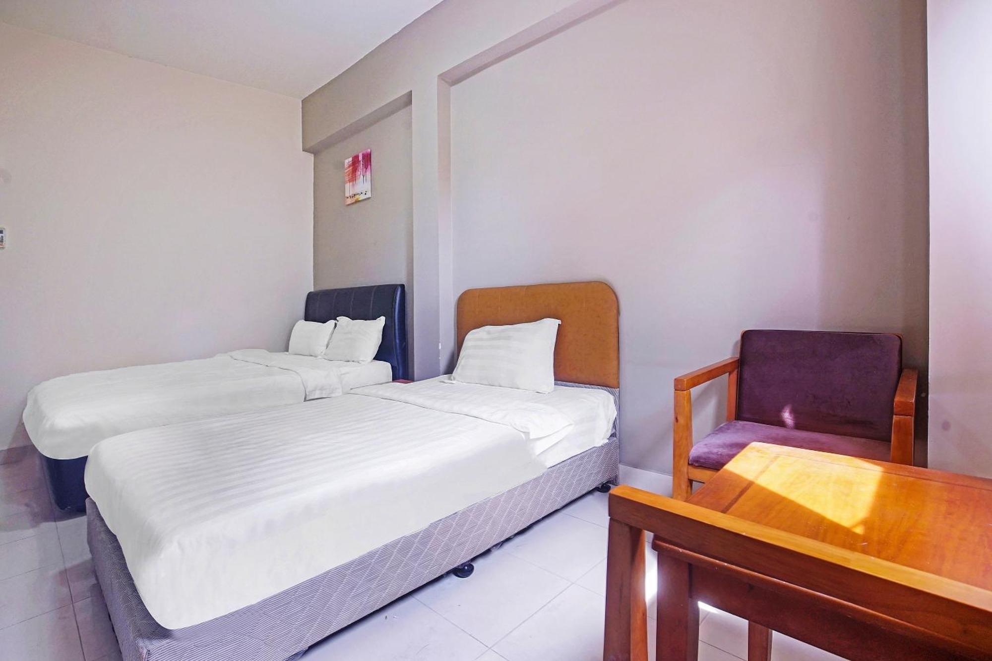 Hotel Night Queen Salak Tinggi Sepang Extérieur photo