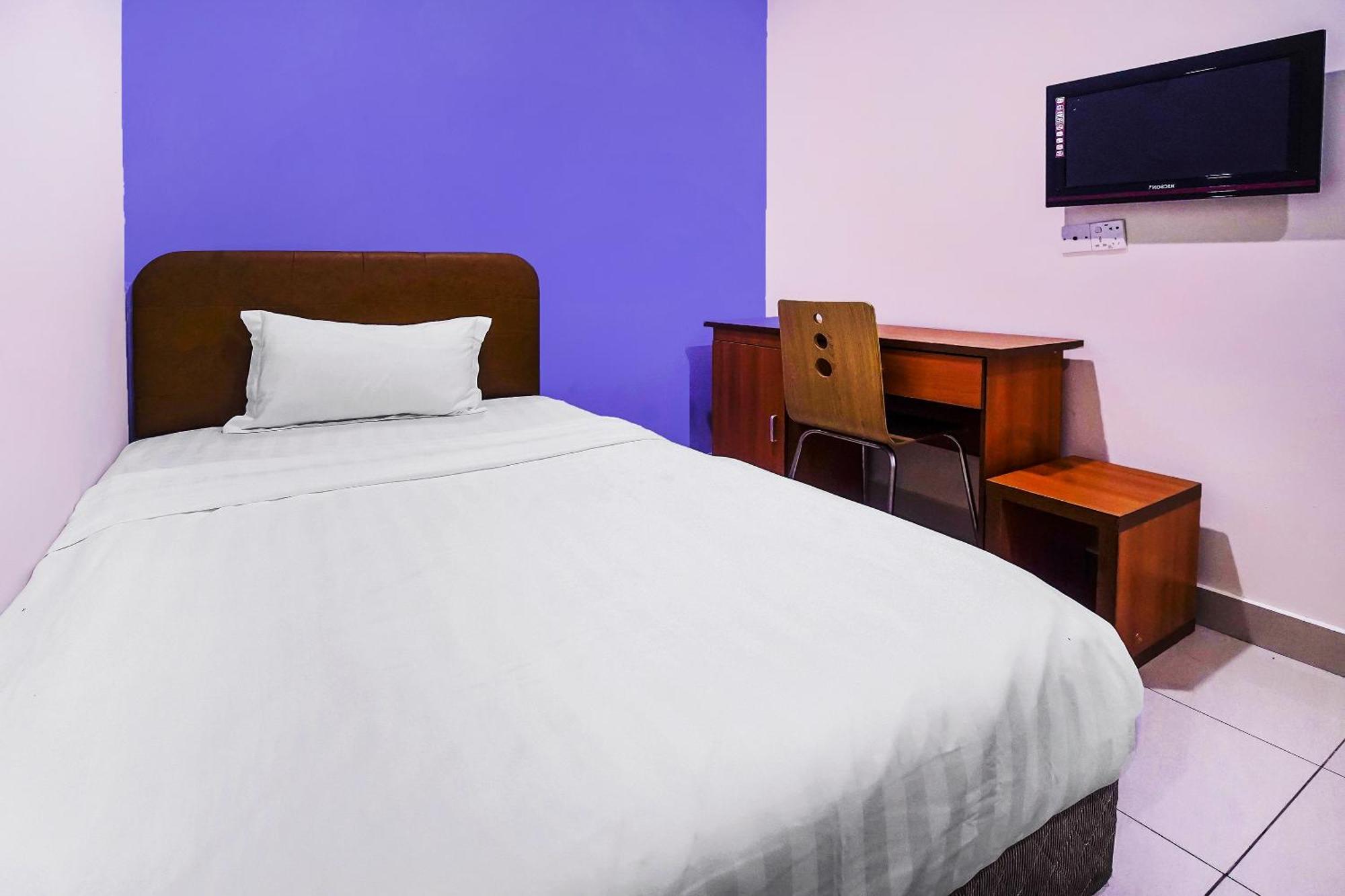 Hotel Night Queen Salak Tinggi Sepang Extérieur photo