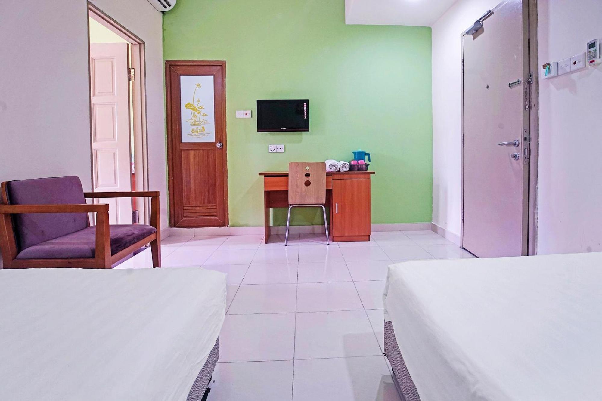 Hotel Night Queen Salak Tinggi Sepang Extérieur photo
