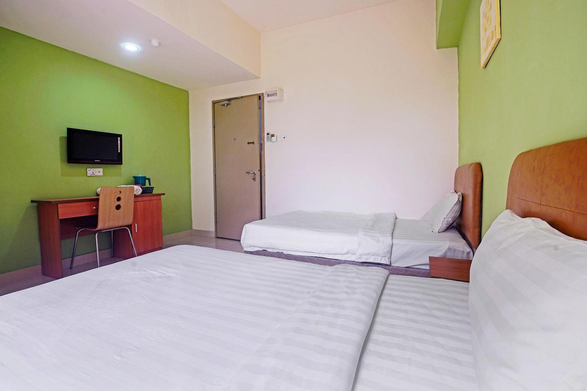Hotel Night Queen Salak Tinggi Sepang Extérieur photo