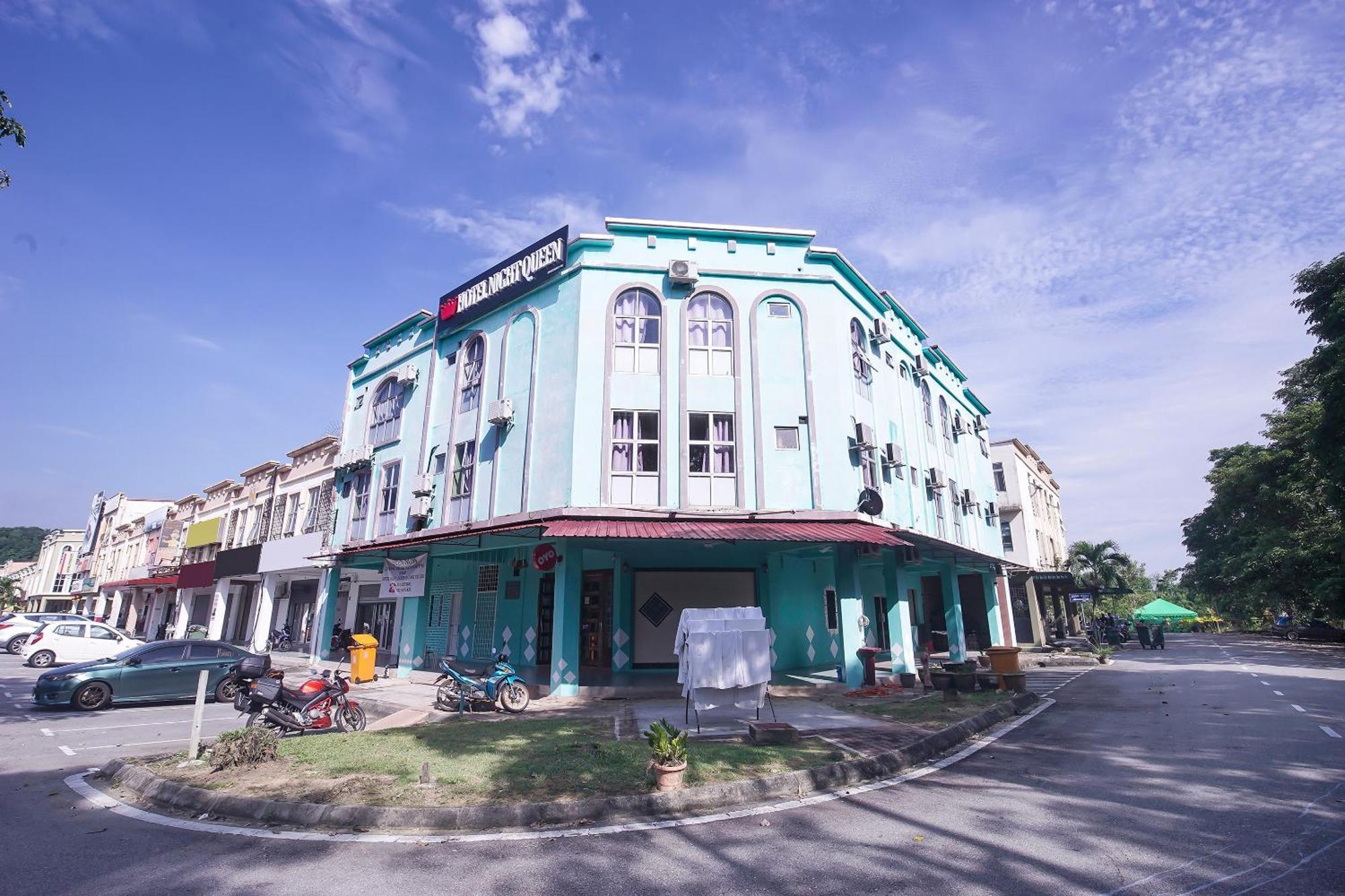 Hotel Night Queen Salak Tinggi Sepang Extérieur photo