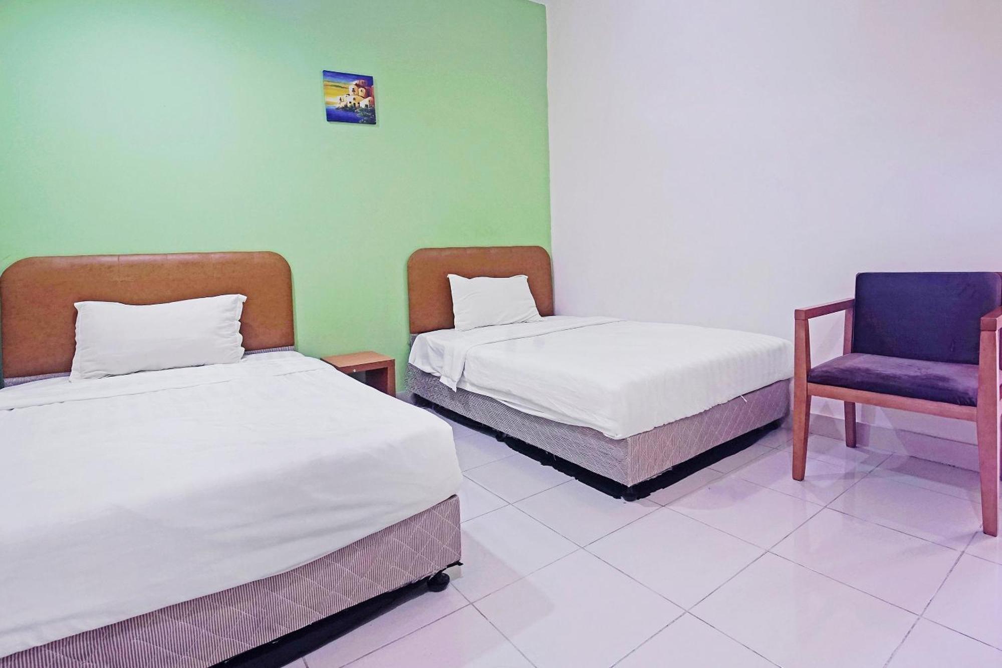 Hotel Night Queen Salak Tinggi Sepang Extérieur photo