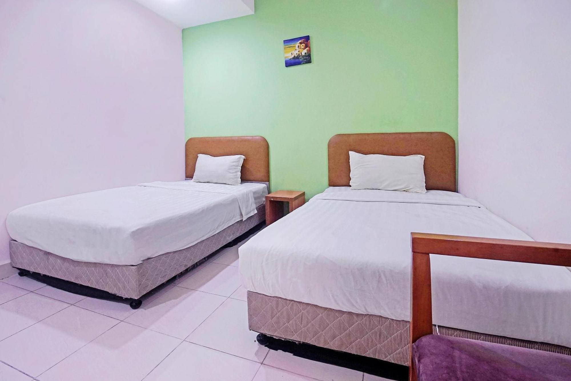 Hotel Night Queen Salak Tinggi Sepang Extérieur photo