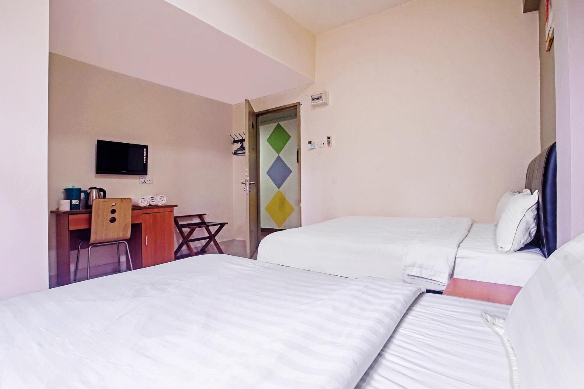 Hotel Night Queen Salak Tinggi Sepang Extérieur photo